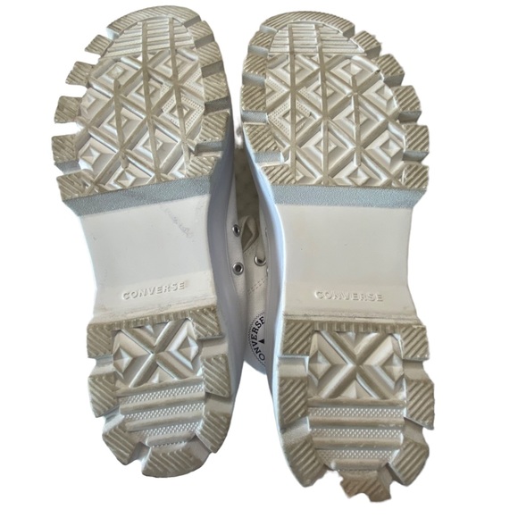 ⭐️ CONVERSE LUG SOLE HIGH TOPS | White | Size 8 ⭐️ - Picture 4 of 5